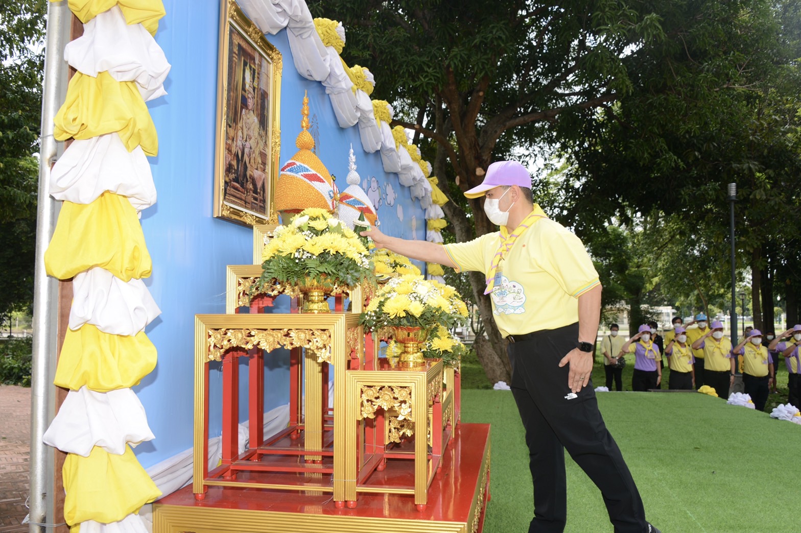 "ก.ทรัพย์-ปชช."ร่วมปลูกและดูแลต้นไม้ เทิดพระเกียรติในหลวง รัชกาลที่ 10 