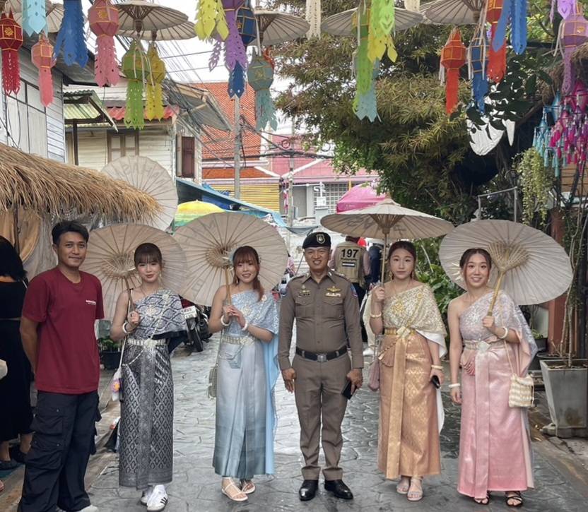 SOFT POWER ประสบการณ์ท่องเที่ยวในประเทศไทยใส่ชุดไทยวัดอรุณ
