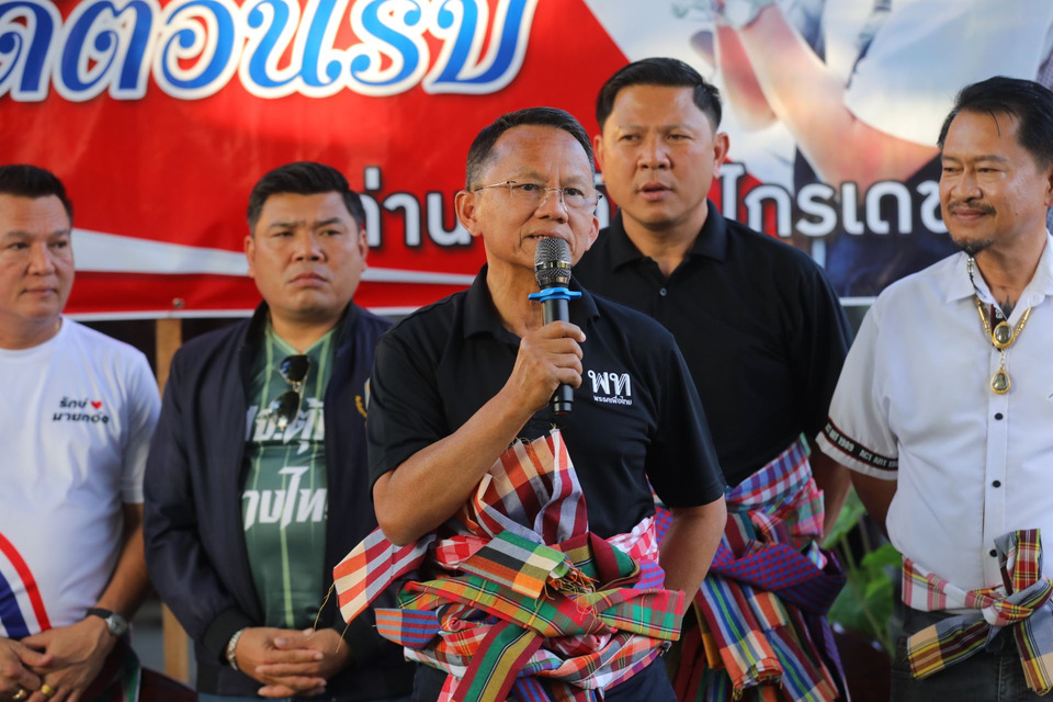 “สมศักดิ์” ลุยฟังชาวผักไห่ ลั่นถึงเวลากอบกู้อยุธยา ทุ่มสุดตัวแก้ปัญหาน้ำท่วม ชี้เงินเยียวยาไม่คุ้ม