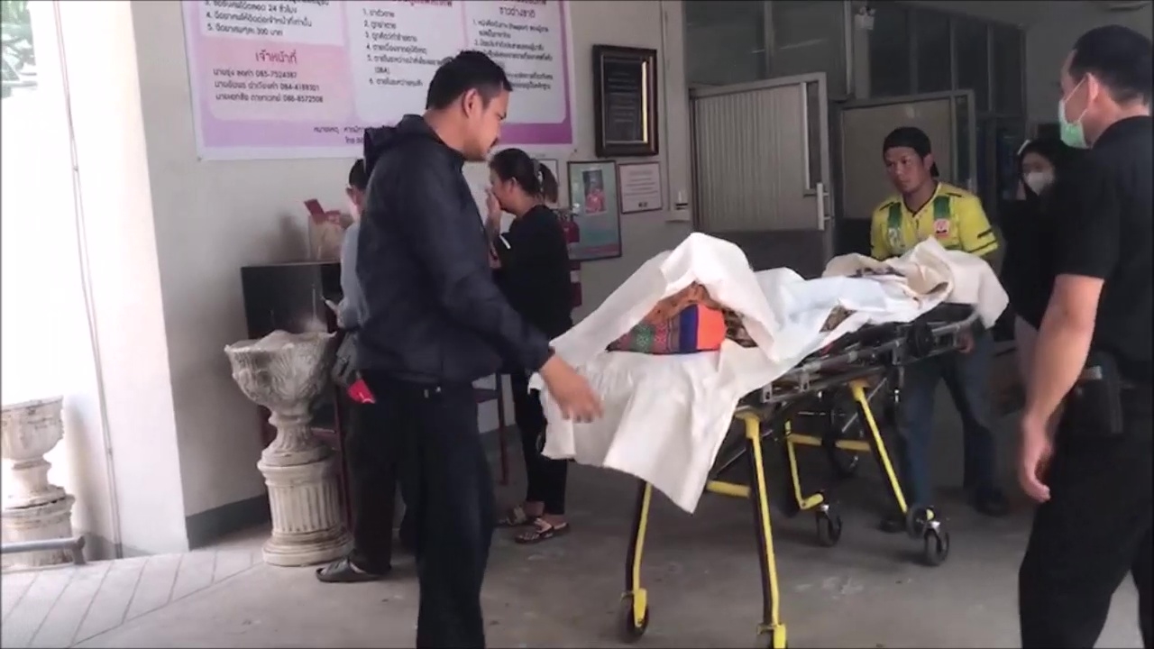 อุดรธานี แม่ร่ำไห้แทบขาดใจรับศพลูกวัย 14 กรณีโจ๋หนองหานดุ ไล่ยิง 3 เด็กชาย ตาย 1 สาหัส 2 