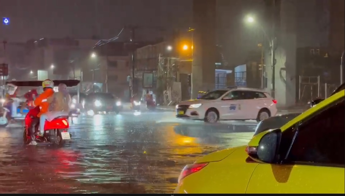 ฝนถล่มส่งผลน้ำท่วมกลางกรุงบริเวณย่านปทุมวันและเยาวราช