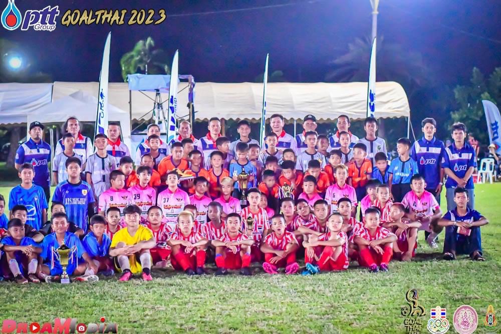 นักกีฬาฟุตบอลเยาวชนอนุบาลกันทรารมย์  ผ่านรอบคัดเลือกโชนภาคอีสาน U12 ปี เข้าชิงเเชมป์  PTT GOALTHAI2023