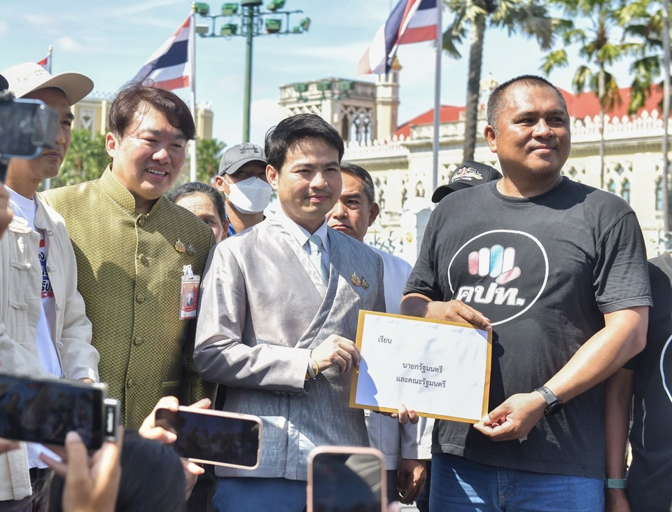 คปท.-กองทัพธรรม ยื่นข้อเสนอถึงรัฐบาล “อนุทิน” เรียกร้องปฏิรูป-แก้ปัญหาประชาชนเร่งด่วน