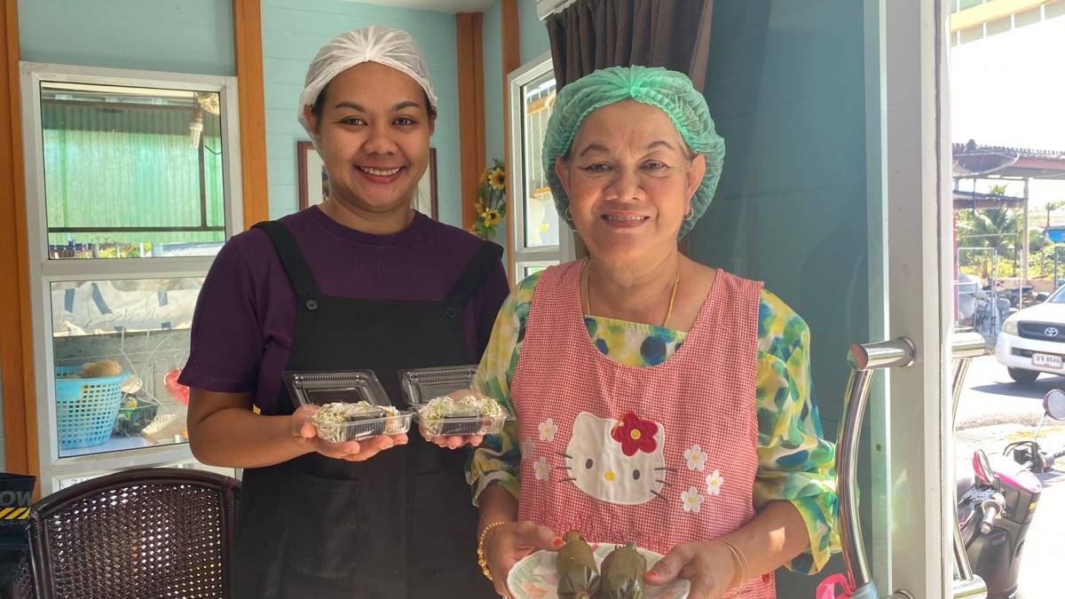 สืบทอดขนมโบราณ “ลอเป๊ะ” จากรุ่นคุณยายขายดีช่วงรอมฎอน  เด็กรุ่นใหม่ชื่นชอบ 