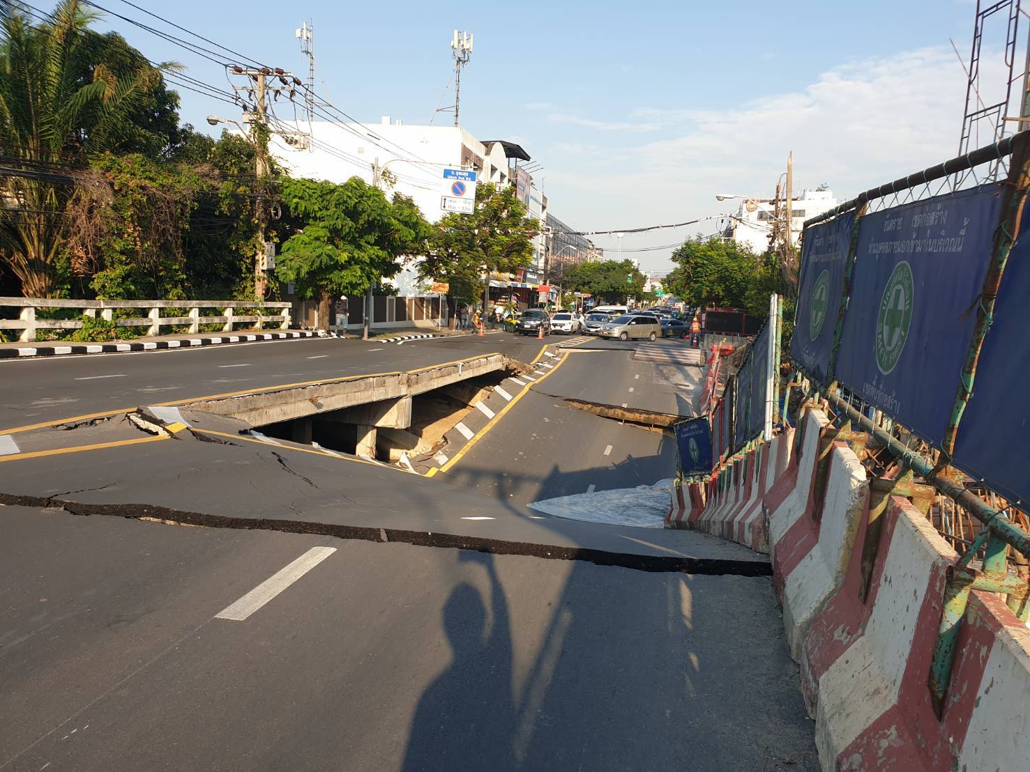 "กทม." เร่งตรวจสอบปัญหาสะพานข้ามคลองเคล็ด-อุดมสุขทรุดตัว 