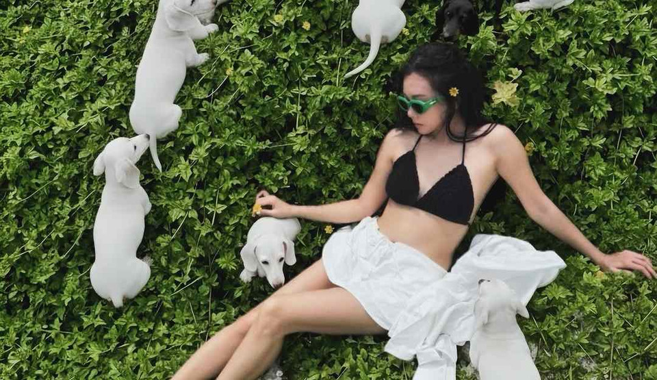 “นุ่น วรนุช” เสิร์ฟลุคบิกินีดำสุดปัง ทริปมัลดีฟส์ สวยสะกดตาทุกสายตาในช็อตเดียว