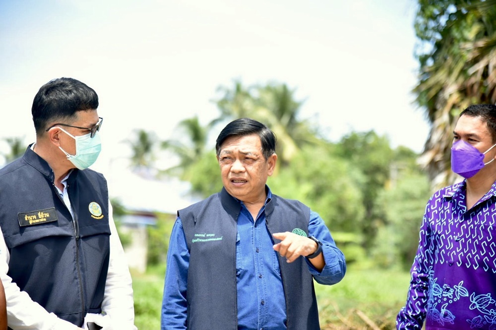 "อลงกรณ์" สั่งลงดาบ รง.ต่างด้าวอิทธิพลลักลอบปล่อยน้ำเสียลงคลองชลประทานบ้านนาขลู่