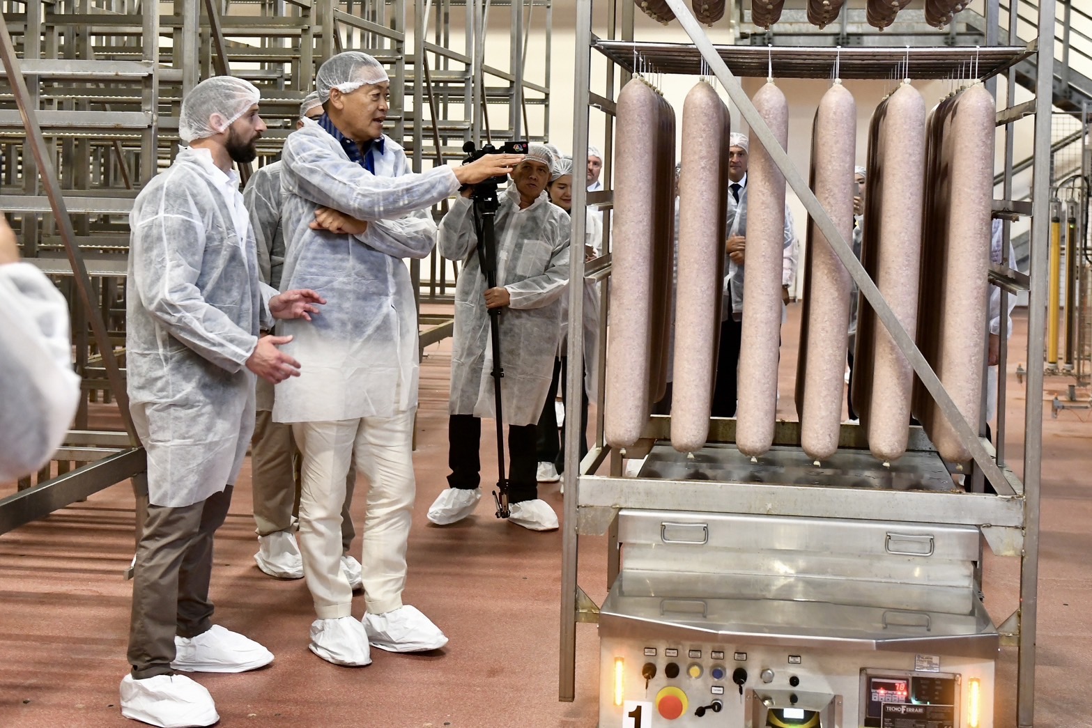 “นายกฯ” เยี่ยมชมโรงงานแปรรูปเนื้อสัตว์ Italia Alimentari แลกเปลี่ยนเรียนรู้ทางเทคโนโลยีพิเศษ เพิ่มมูลค่าสินค้า 