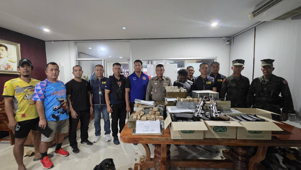 ทร.จับชายขน AK-47 จากกัมพูชา ยึดกระสุน 2.4 หมื่นนัด ลอบเข้าแหลมงอบ เร่งหาปลายทาง