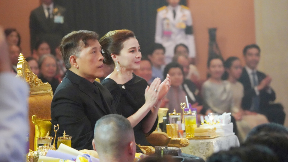 "ในหลวง-พระราชินี" เสด็จฯ ทอดพระเนตร การแสดงเฉลิมพระเกียรติฯ Edelweiss : พราวพร่างกลางดวงใจ