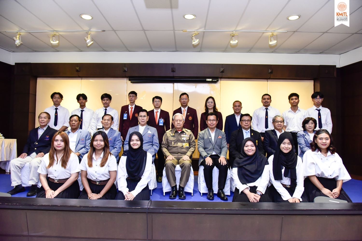พลเอกสุรยุทธ์ จุลานนท์ เป็นประธานในพิธีปฐมนิเทศทุนการศึกษา “สานใจไทย สู่ใจใต้” ปี 2566
