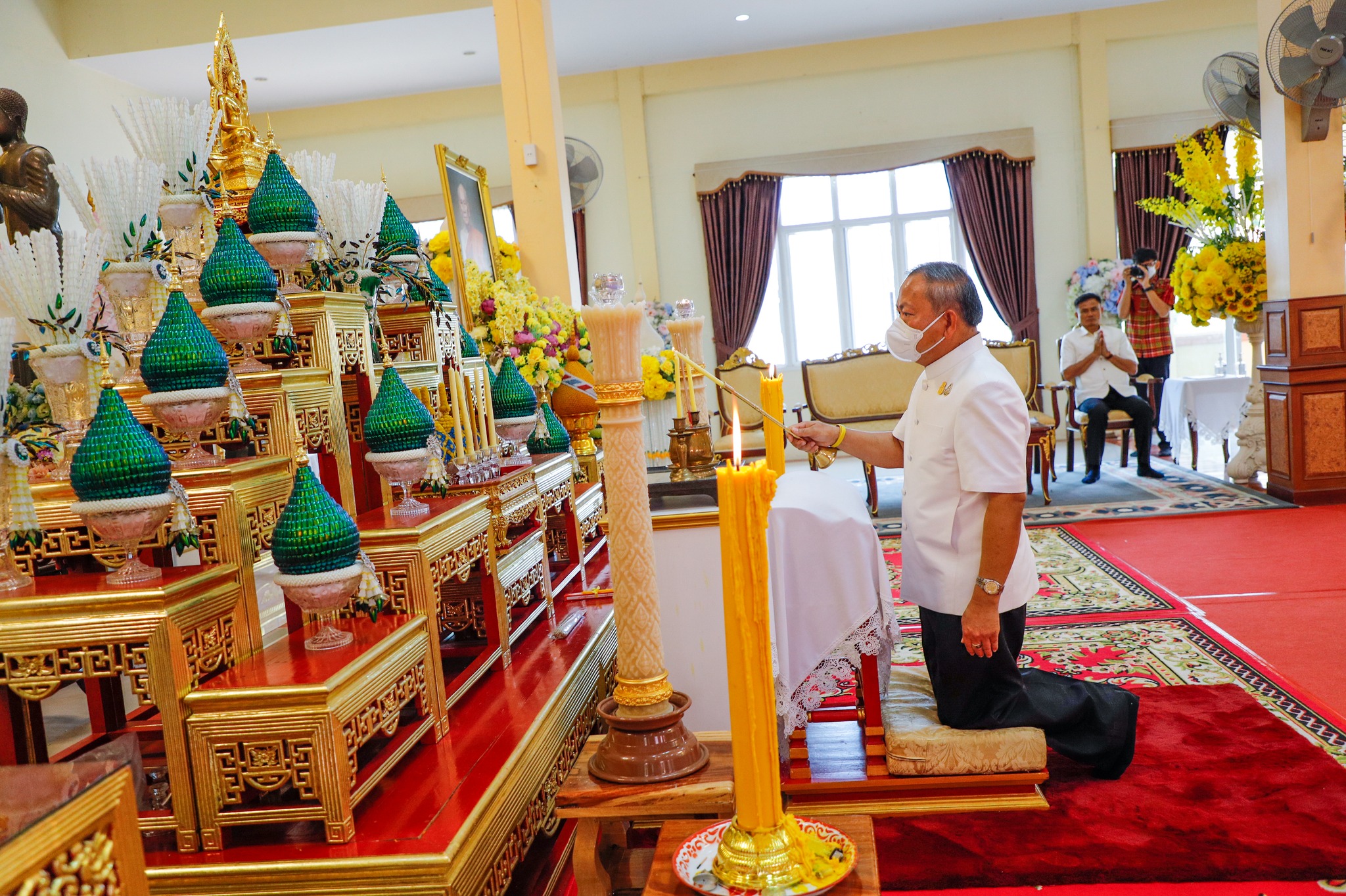 ปชส.บุรีรัมย์นำเจ้าหน้าที่ทำบุญตักบาตรรักษาศีลในวันพระ