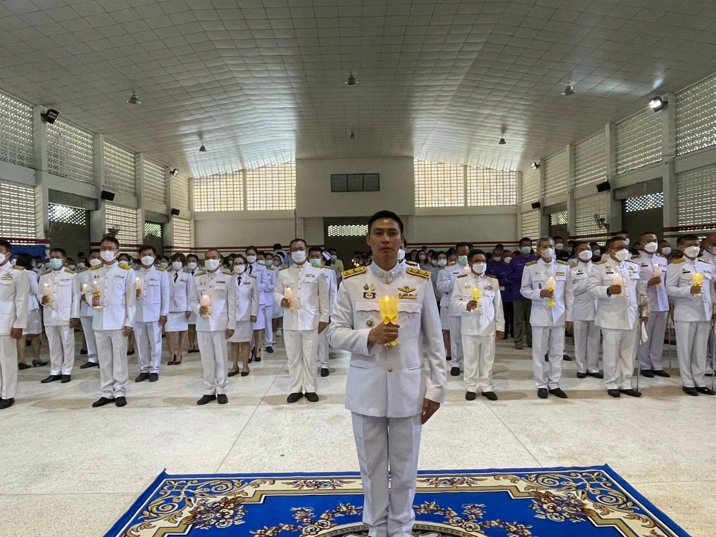 นายอำเภอสบเมยถวายพานพุ่มและจุดเทียนถวายพระพรเฉลิมพระเกียรติสมเด็จพระราชินี