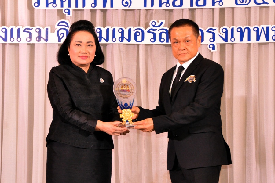 มิตรแท้ฯ รับรางวัลสถานประกอบกิจการดีเด่นปี 59  หนึ่งเดียววงการประกันภัยไทย