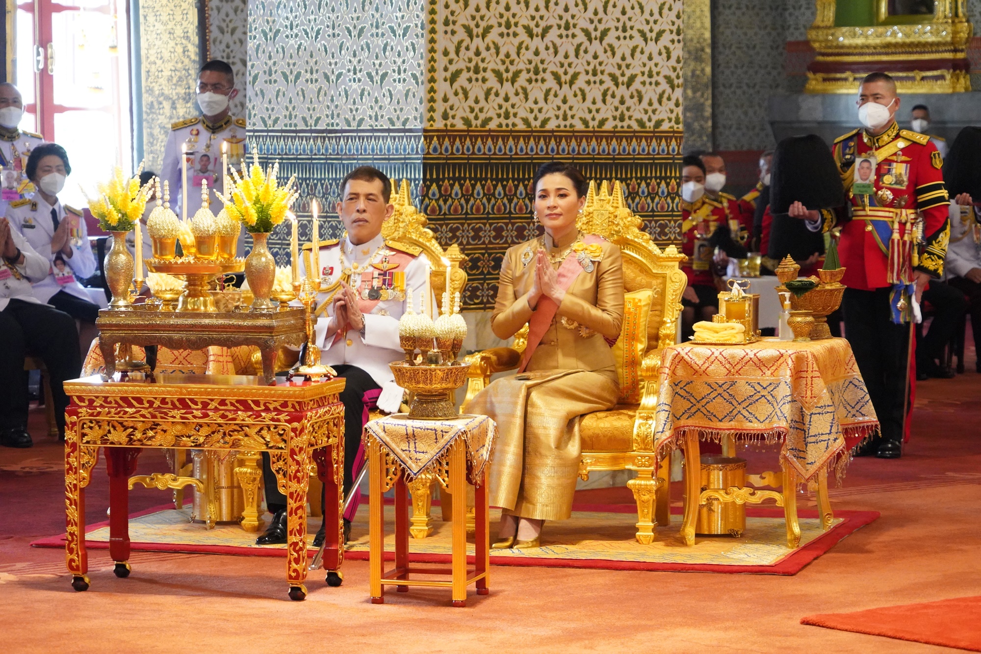 "ในหลวง-ราชินี"เสด็จฯในการพระราชพิธีเฉลิมพระชนมพรรษา ณ พระที่นั่งอมรินทรวินิจฉัย