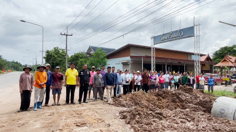 ชาวนาศรีบุญเรืองระทมน้ำท่วมนาข้าวกว่า 100 ไร่หลังก่อสร้างถนนวางท่อสูงกว่าทางระบายน้ำ 
