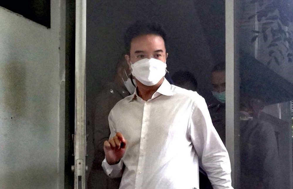 "ปริญญ์" เครียดรับทราบ 3 ข้อหาข่มขืน-อนาจาร ตร.คุมตัวฝากขังเพื่อผัดฟ้อง