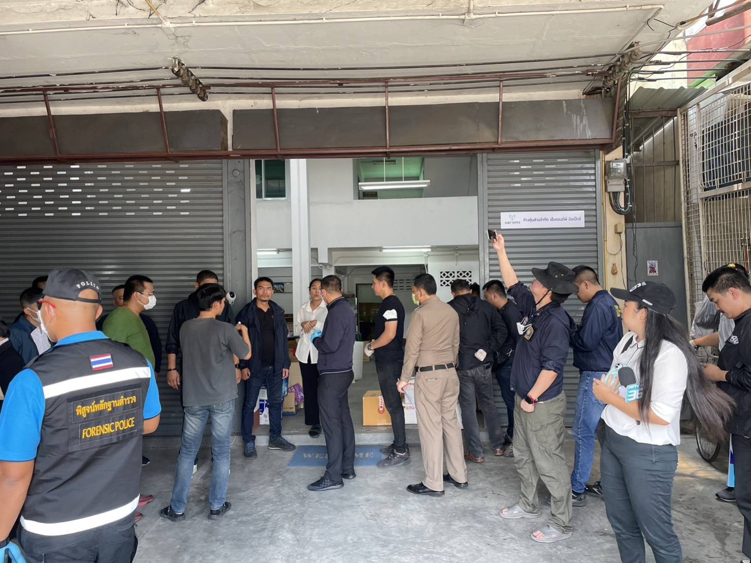 ตร.บุกค้นบริษัทต้องสงสัยนำเข้าสารเคมีย่านลาดกระบังหาความเชื่อมโยง'แอมไซยาไนด์'วางยาฆ่าล้างหนี้   