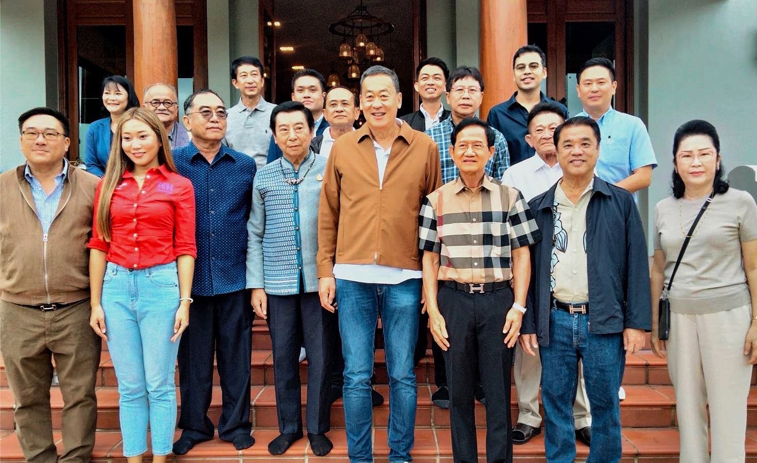 “เศรษฐา”แอ่วเชียงใหม่แวะทักทาย "สมชาย - เจ๊แดง"ฐานะเจ้าบ้าน พร้อมร่วมกินข้าวเช้าชื่นมื่น