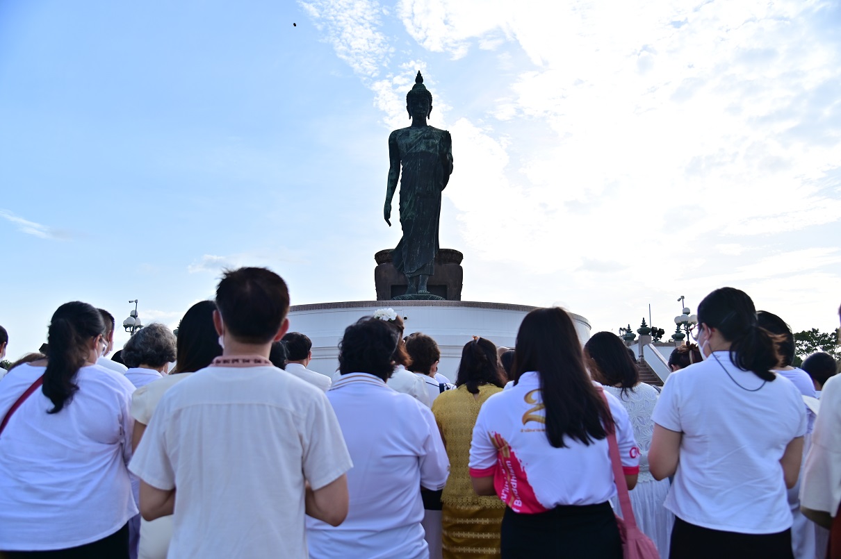 สำนักงานพระพุทธศาสนาแห่งชาติจัดพิธีบำเพ็ญกุศลและเวียนเทียนเนื่องในวันอาสาฬหบูชา ประจำปี 2566 ณ พุทธมณฑล 