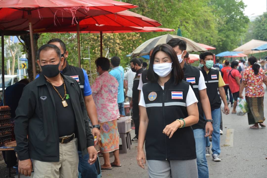 "นายกเทศมนตรีตำบลพุเตย" ลงพื้นที่จัดระเบียบตลาดนัด พร้อมรถประชาสัมพันธ์เคลื่อนที่ของเทศบาลฯ