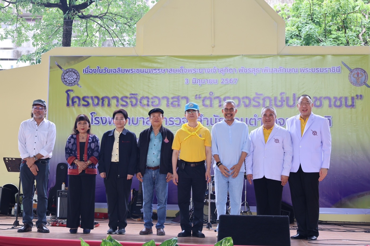 รพ.ตร.นำทีมแพทย์ตรวจสุขภาพฟรี ตามโครงการจิตอาสา "ตำรวจรักษ์ประชาชน"  