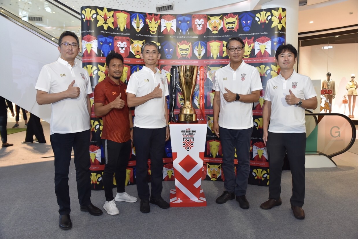 AFF MITSUBISHI ELECTRIP CUP 2022   งานเดินสายโชว์ถ้วยรางวัล แฟนบอลไทยประเดิมสัมผัส