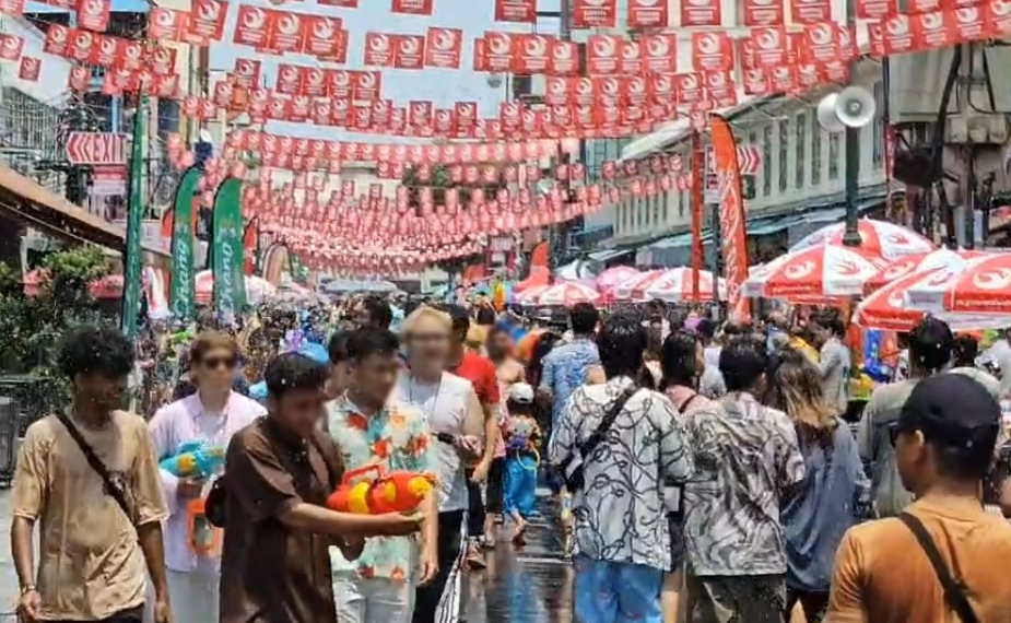สงกรานต์ถนนข้าวสาร วันที่ 2  สนุกสนานคึกคัก แนะมาก่อน5ทุ่ม