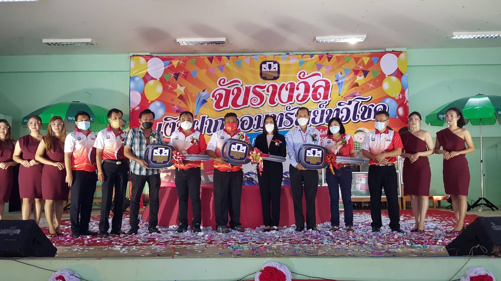 เงินฝากออมทรัพย์ทวีโชคให้โชค​ เกษตรกรปราณบุรีดวงเฮงคว้ารถยนต์กระบะไปครองจากการจับรางวัลธกส.