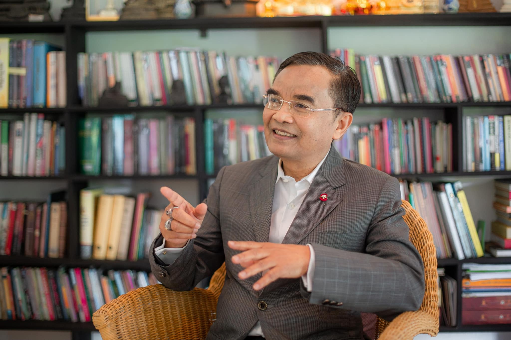 "นิพิฏฐ์" ยก "นิยายเมืองสารขัณฑ์" ขึ้นมาเปรียบ ! ระวังเพื่อนอีก 7คนจะทิ้ง "หัวหน้า ท." เอาไว้ข้างทาง