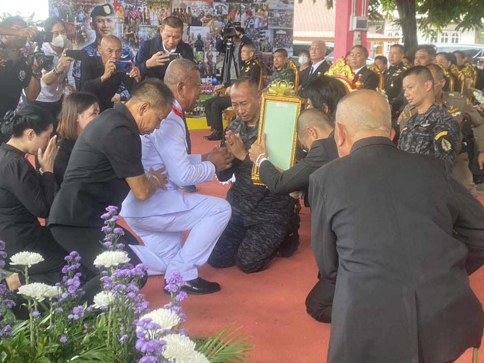 แห่อาลัย “ผกก.เบิ้ม”ล้นวัด พิธีฌาปนกิจ “รองฯต่อศักดิ์”ลุยตั้งกองทุนช่วยครอบครัว
