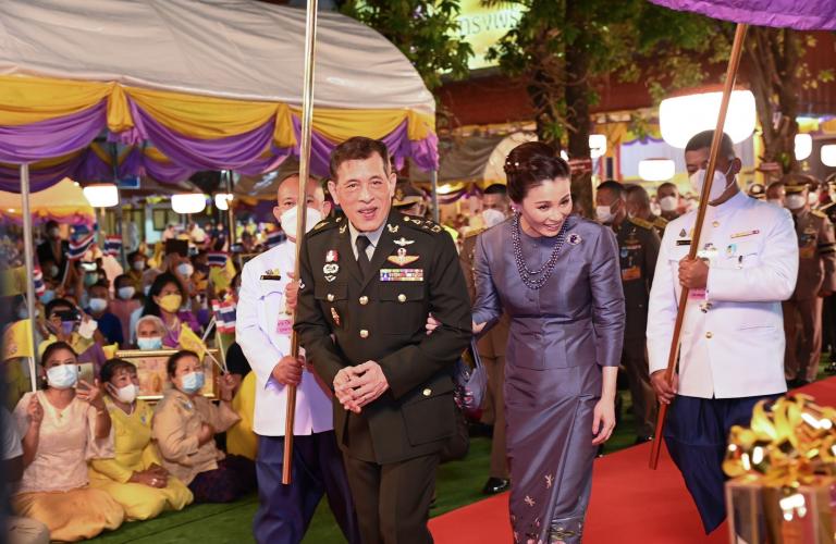 ในหลวงโปรดเกล้าฯให้Air Asiaเที่ยวบินFD3370ลงจอดสนามบินอุบลราชธานี  ก่อนเครื่องบินพระราชพาหนะจะทำการTake offเสด็จฯกลับกรุงเทพฯ