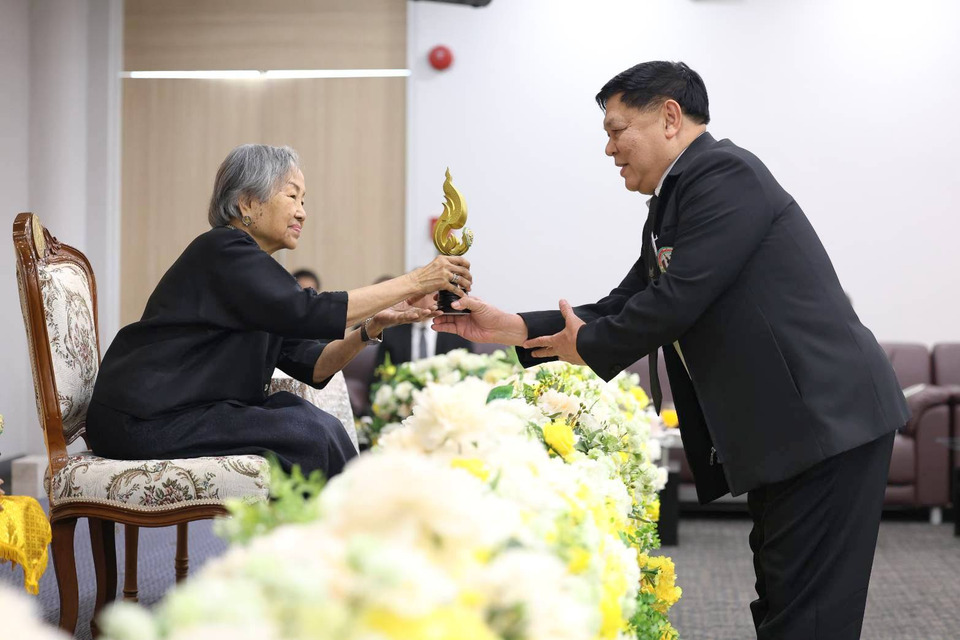 ปธ.สันนิบาตสหกรณ์กาฬสินธุ์ รับรางวัล “น.ม.ส.นักสหกรณ์ดีเด่นแห่งปี”