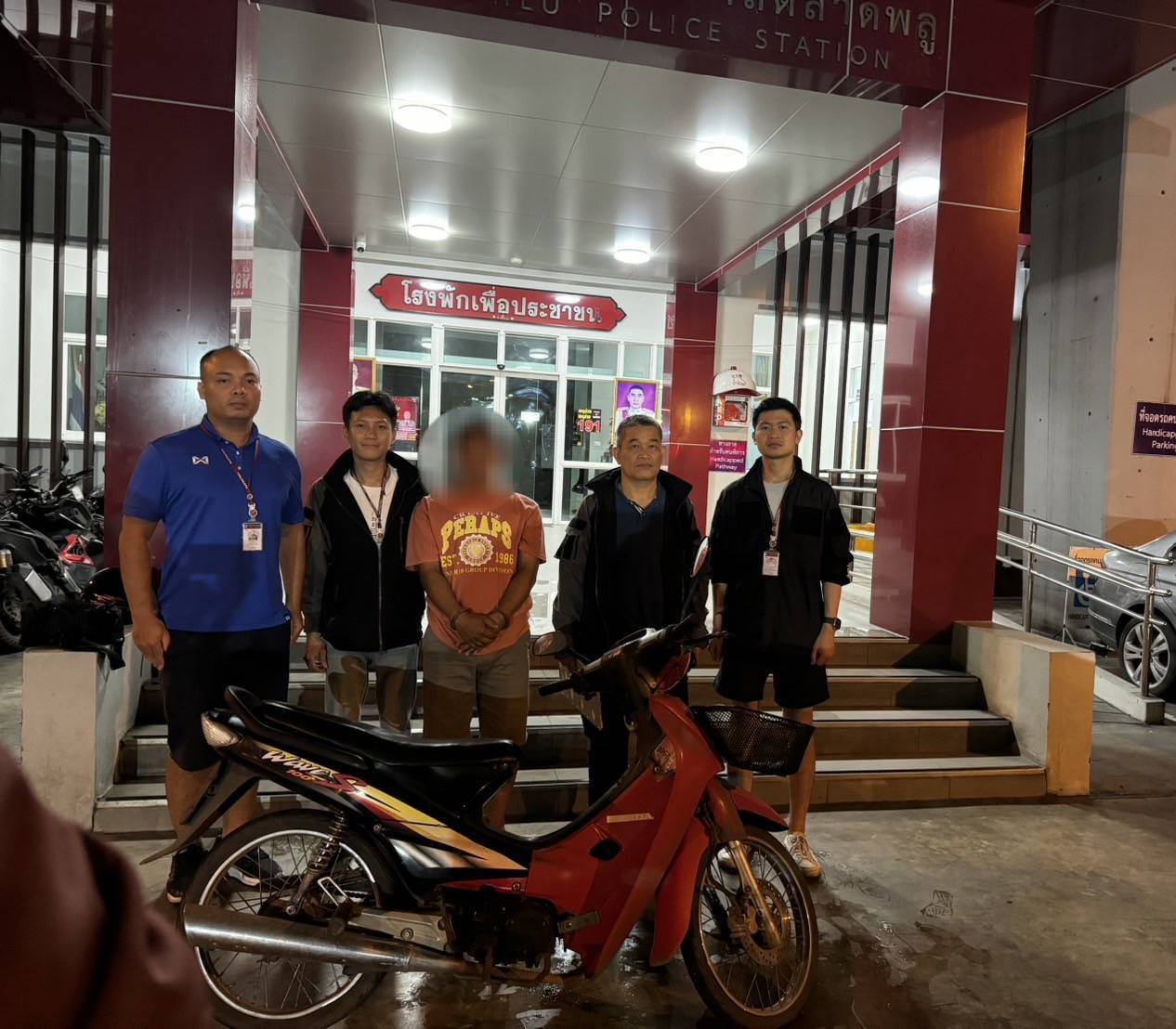 สืบตลาดพลูรวบหนุ่มตระเวนลักโทรศัพท์ตามลานกีฬา