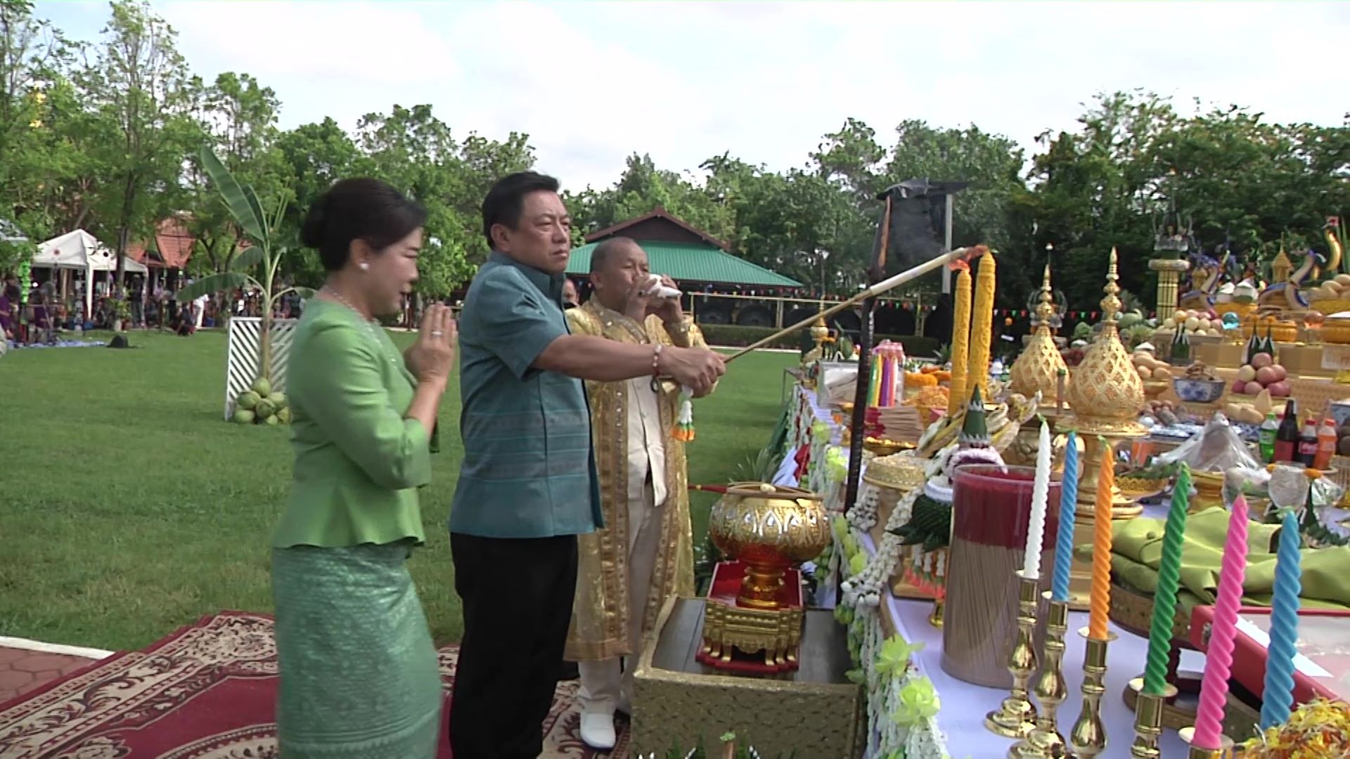 สาธุทั่วเกาะคำชะโนดเปลี่ยนผ้าทรงปู่ศรีสุทโธย่าประทุมมา 1 ปีมี 1 ครั้งบุญเดือนหกขึ้น 15 ค่ำ 