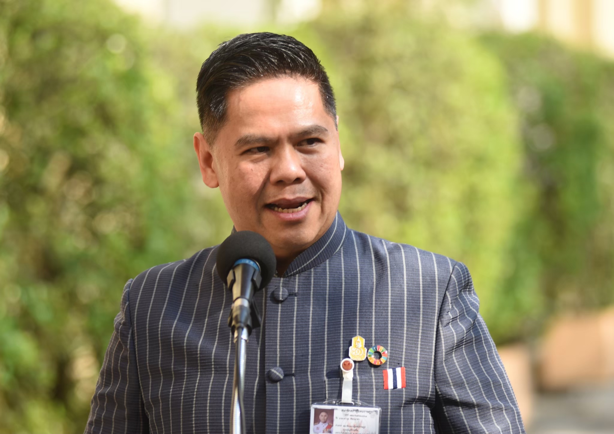 "วราวุธ" มั่นใจเสถียรภาพรัฐบาล ยันพรรคร่วมฯ เดินหน้าทำงานเต็มที่ ชี้ "40 สว." ร้อง "นายกฯ" เป็นเรื่องเฉพาะ "เพื่อไทย" 