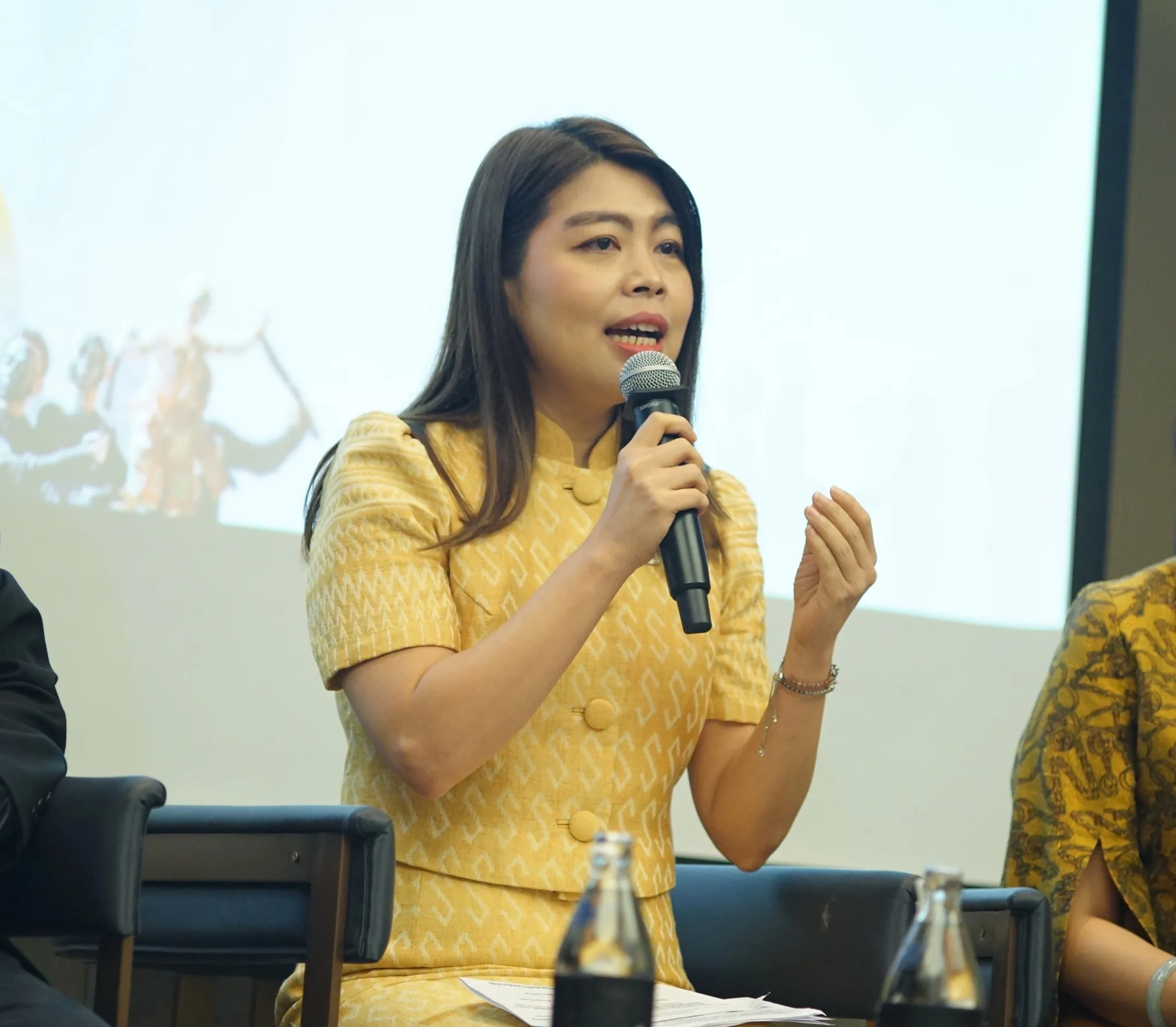 อารีรัตน์ มนตรีปรีชาชัย 