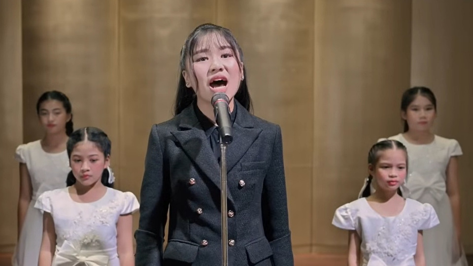 “เสธ.ปูด้วง” ส่งเพลง Real Life Hero ยกย่องทหารฮีโร่ตัวจริง “น้องไปเปอร์” นำทีมหลานร้องให้กำลังใจ