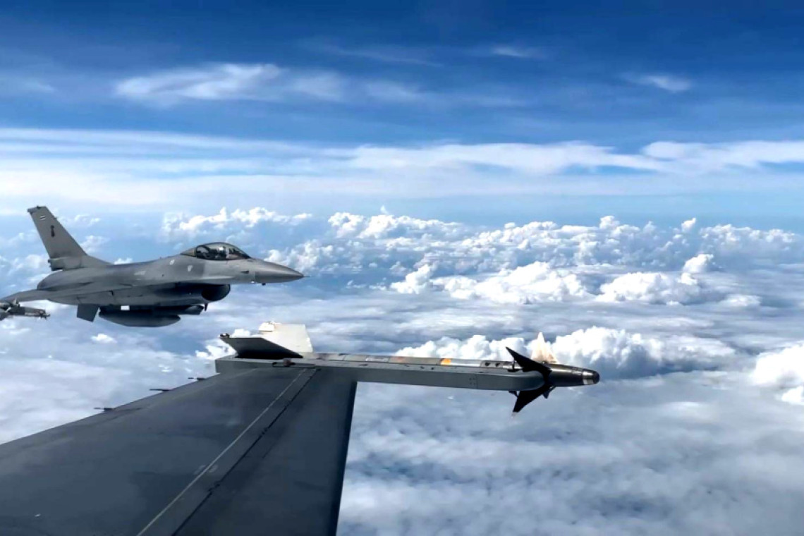 ด่วน! กองทัพอากาศไทย สั่ง F-16 ขึ้นสกัด K-8 ล้ำใกล้ชายแดนกาญจนบุรี