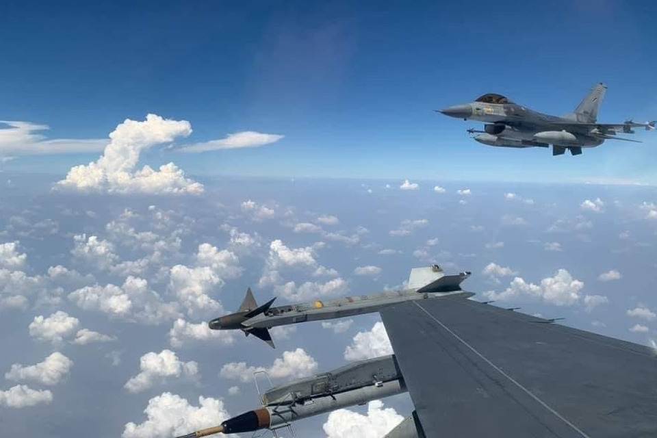 เดือดแต่เช้า! ทอ. ส่ง F-16 โจมตีฐานทหารกัมพูชา "ตาพระยา–บึงตะกวน"