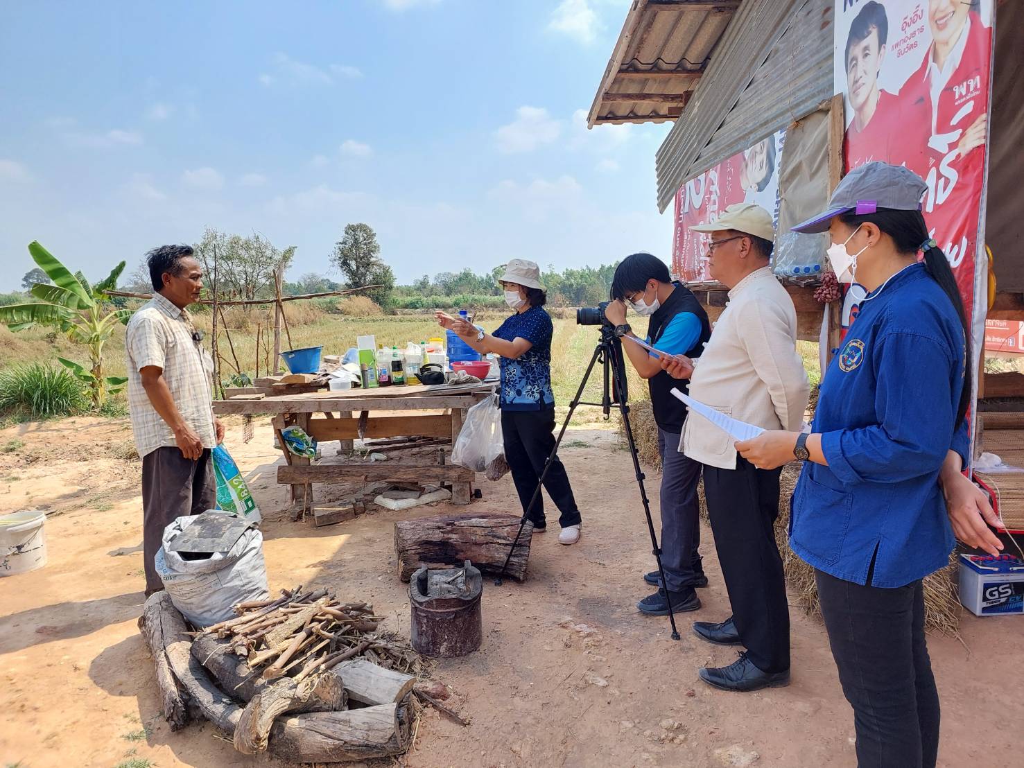พช.ร้อยเอ็ดจับมือภาคีเครือข่ายเยี่ยมชมการดำเนินงานโคกหนองนาแห่งน้ำใจและความหวัง 