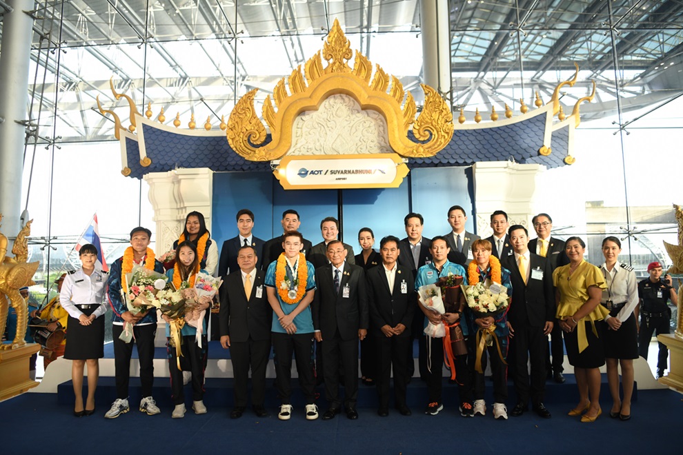 รมว.ท่องเที่ยวฯยกทีมผู้บริหารร่วมต้อนรับ 3 ทัพนักกีฬาพร้อมผู้ฝึกสอนสนามบินสุวรรณภูมิ