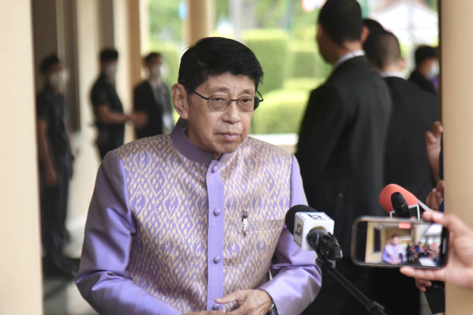 "วิษณุ" เผยขอพระราชทานอภัยโทษ "ทักษิณ" เรื่องยังไม่ถึงรัฐบาล เหตุ ก.ยุติธรรมต้องตรวจสอบหลายประเด็น