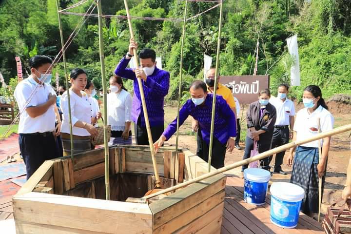 นายก อบจ.พิษณุโลก ร่วม วางดอกไม้บวงสรวงเจ้าปู่บ่อเกลือพันปี