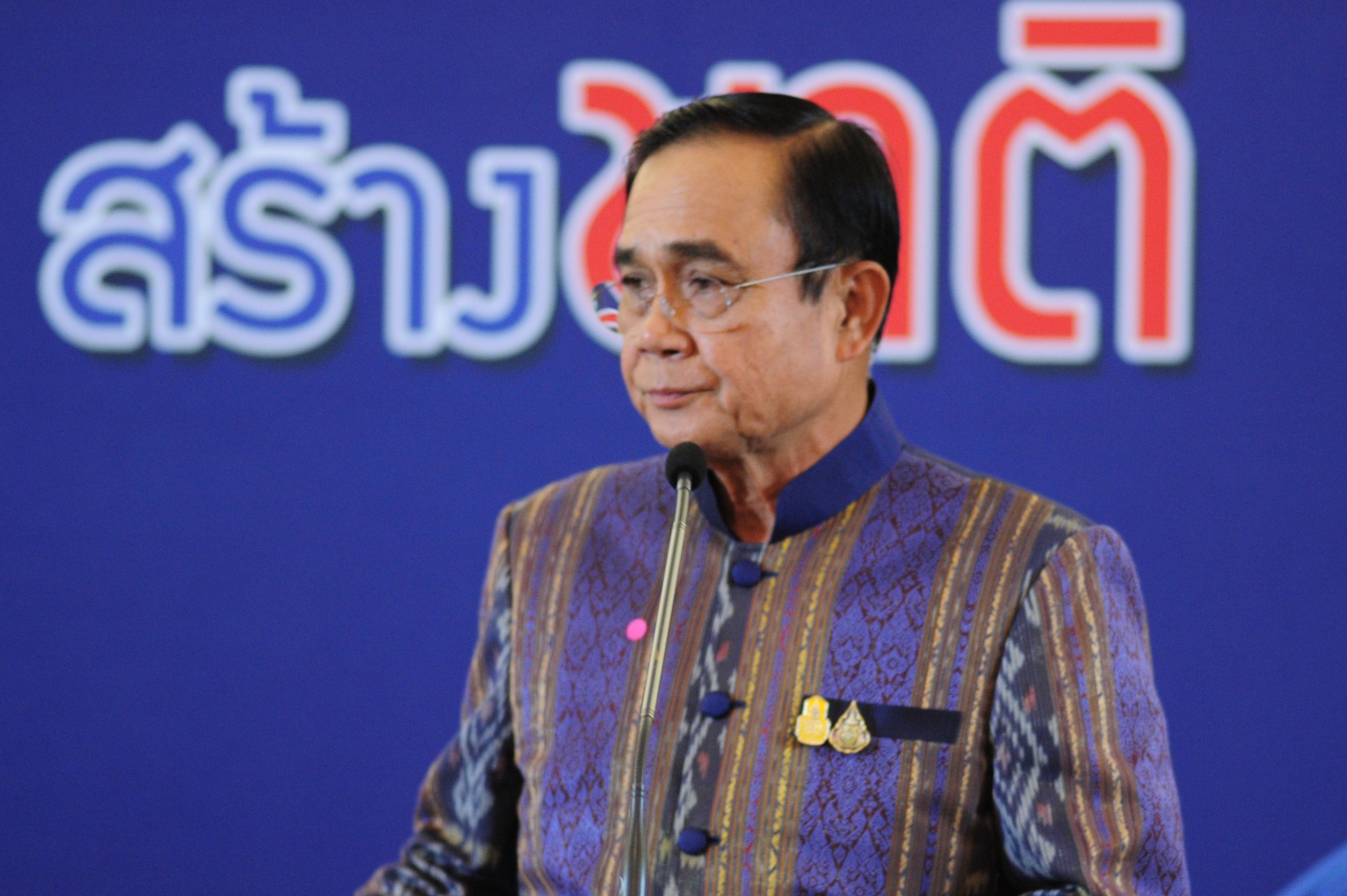 “บิ๊กตู่” บอกไม่เสียสมาธิ หลังถูกกดดันลาออก สั่ง “ศอ.บต.” ปรับโครงการรักชาติ ไม่อยากสร้างปัญหาการเมือง