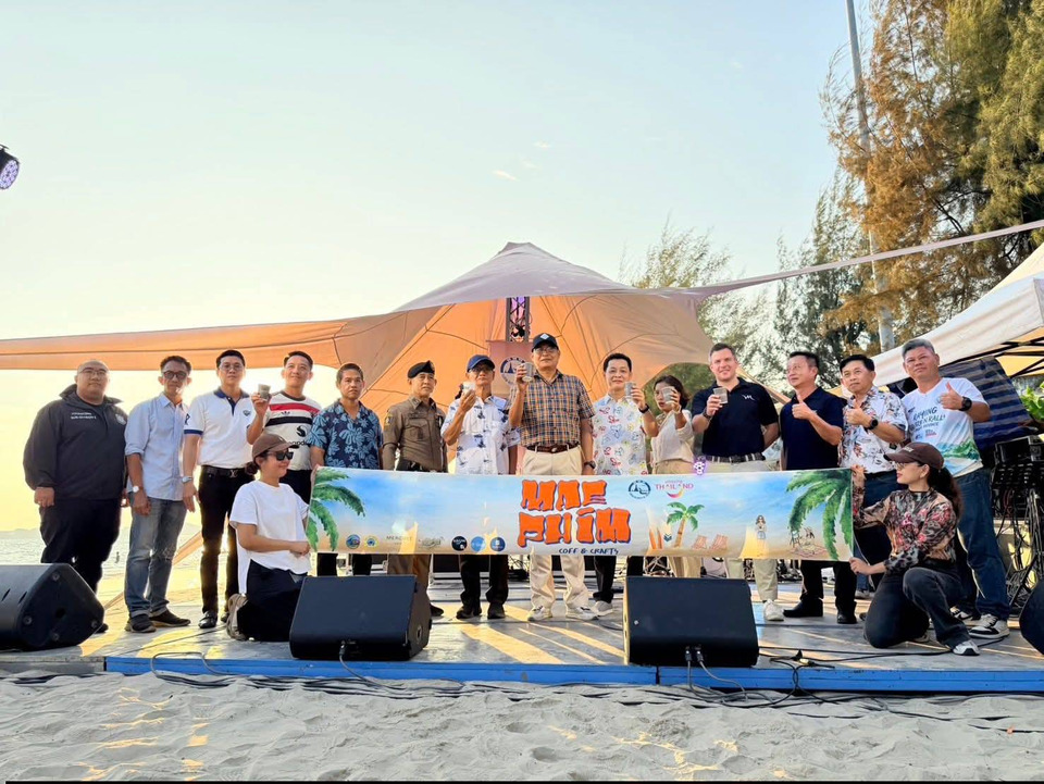 เมืองแกลงคึกคัก! เปิดงาน “Mae Phim Coff & Crafts” ยกทัพกาแฟ–คราฟต์กว่า 100 ร้าน เสิร์ฟความชิลริมหาดแหลมแม่พิมพ์