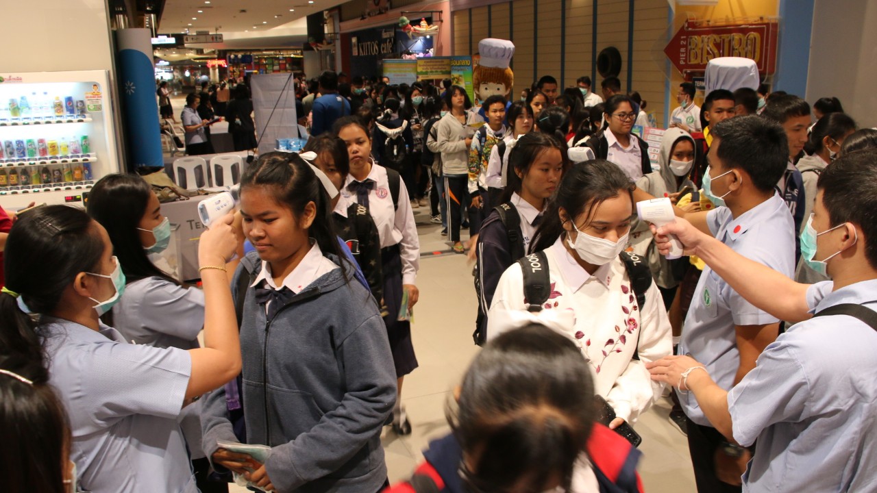 โคราชเฝ้าระวังการติดเชื้อไวรัสโคโรนา คัดกรองนักเรียนกว่าพันคนมาติวเตอร์วิชาหลัก