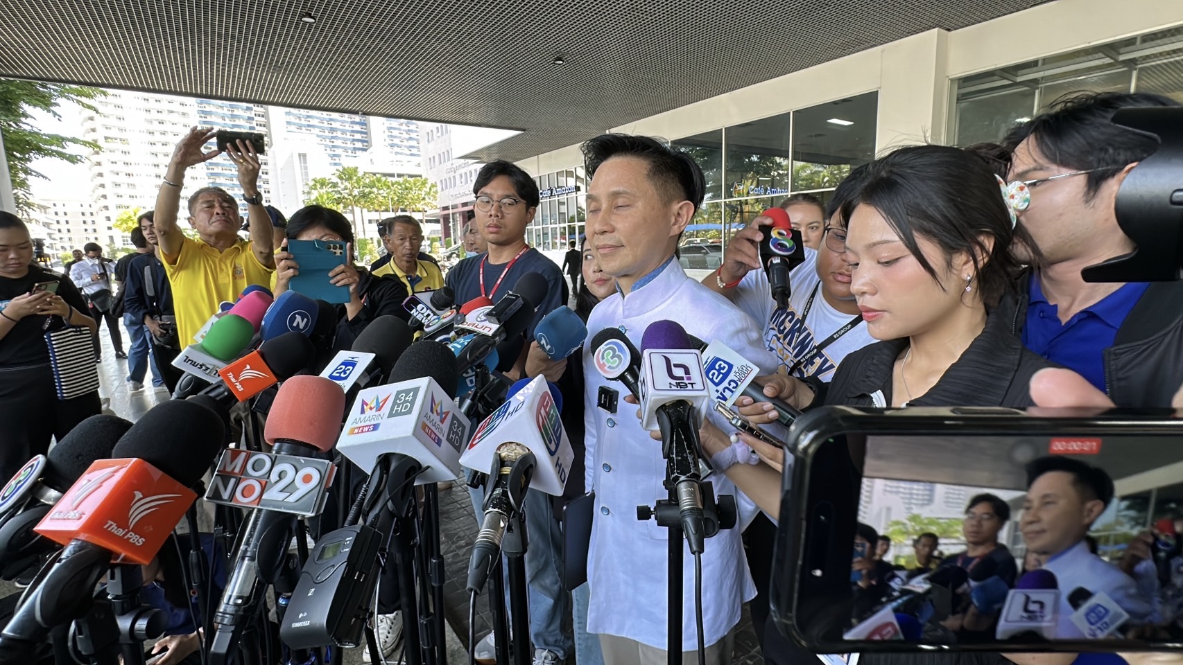 ตำรวจเชิญ “ปานเทพ” ให้ข้อมูลในฐานะพยานคดีทนายตั้มเพิ่ม พบแบ่งเงิน 39 ล้านบาท ให้ใครบ้าง