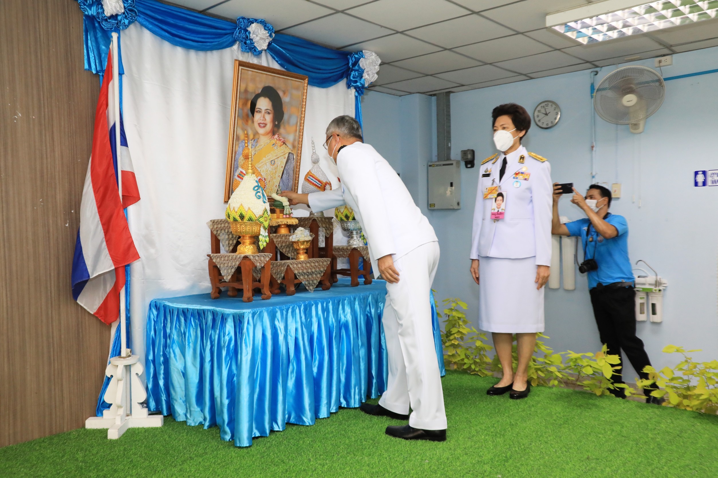 ในหลวง โปรดเกล้าฯพระราชทานสิ่งของ  แก่สถานสงเคราะห์คนชราบ้านบางแค 2
