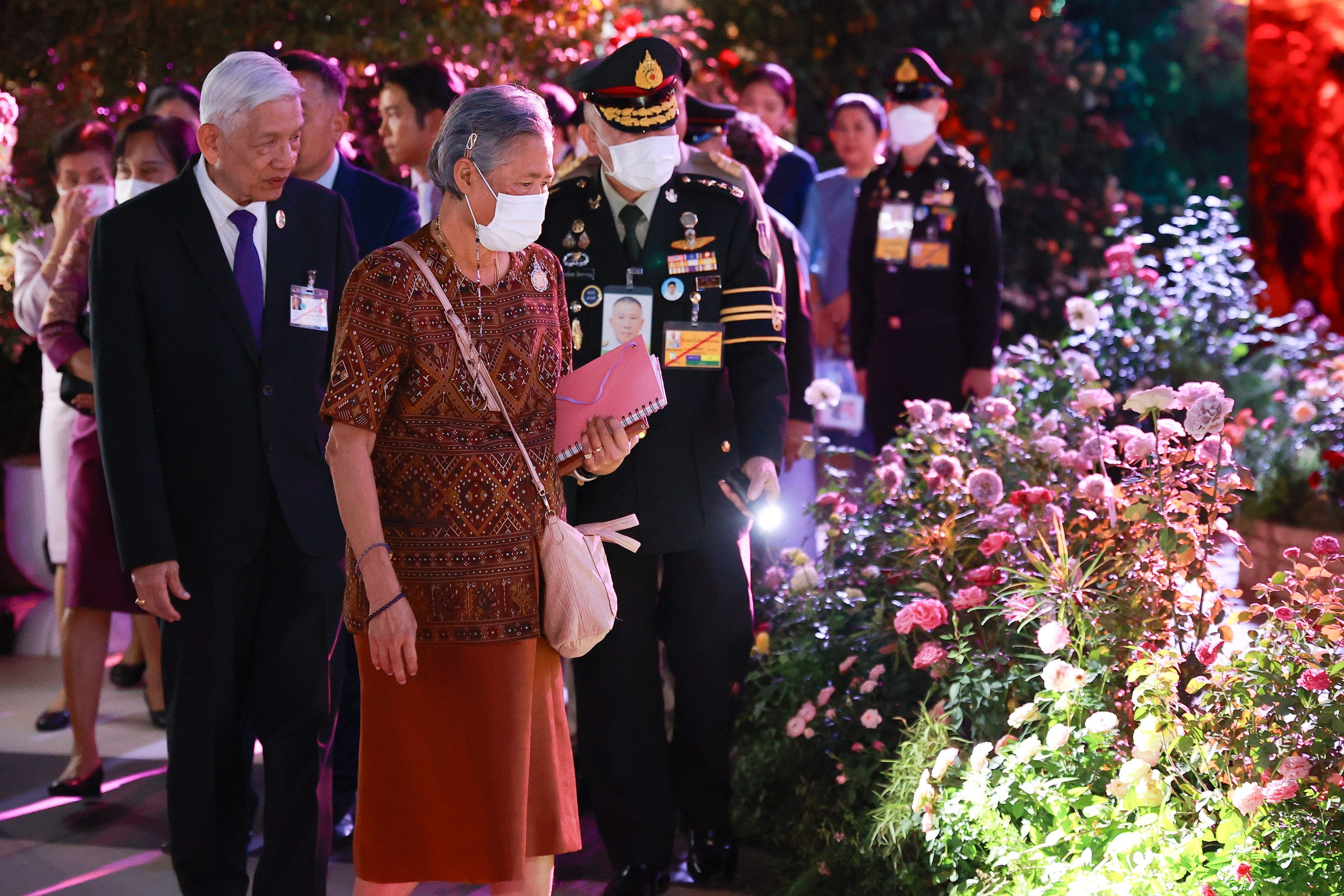 กรมสมเด็จพระเทพฯ เสด็จพระราชดำเนินทอดพระเนตรงาน“กุหลาบรวมน้ำใจ เทิดไท้องค์ราชัน”